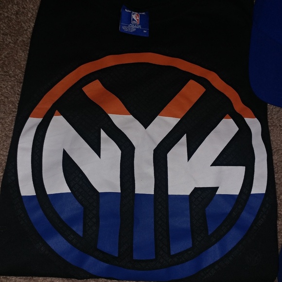 New York Knicks/METS gear (2) hats & crew t shirt